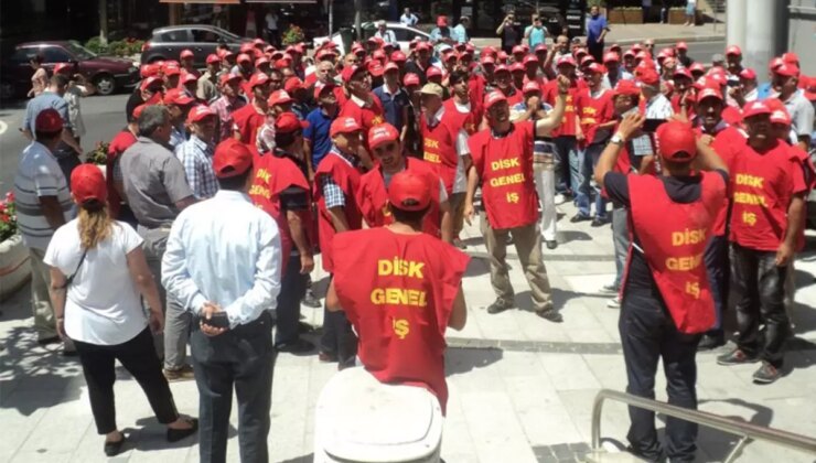 Beşiktaş Belediyesi işçileri maaşlarını alamadıkları gerekçesiyle iş bıraktı