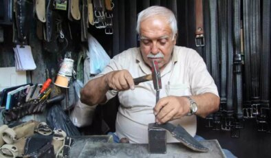 60 Yıldır Saraciye Mesleğini Sürdüren Ökkeş Usta’nın Hikayesi