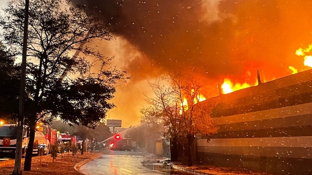 Gaziantep’te geri dönüşüm fabrikasında yangın (2)