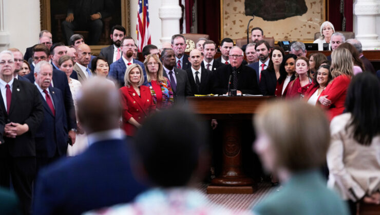 Teksas’ta Cumhuriyetçiler, Trump’ın desteklediği yeni seçim haritasını onayladı