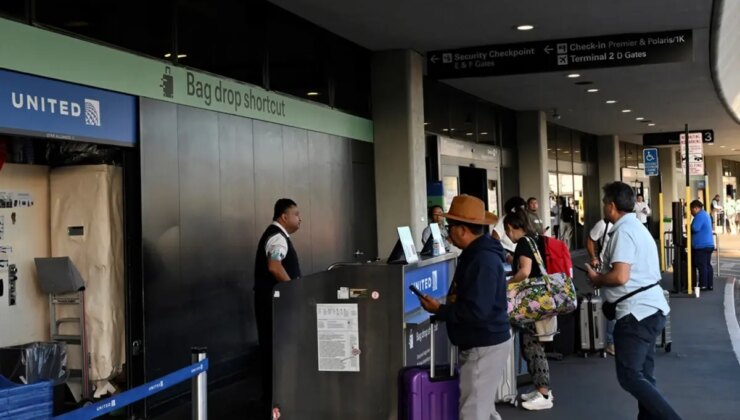United Airlines’ta sistem arızası krizi! Yüzlerce uçuş gecikti, yolcular uçaktan indirildi