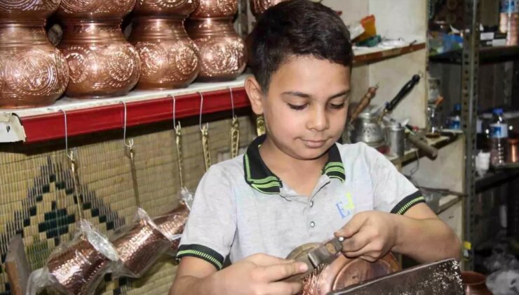 10 Yaşındaki Yakup Can, Bakır İşlemede Yılların Ustalarına Taş Çıkartıyor