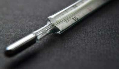 22 yıl boyunca kalçasındaki termometreyle yaşadı