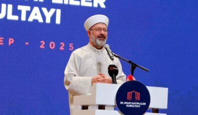 Ali Erbaş, İmam Hatipliler Kurultayı’nda Sunum Yaptı