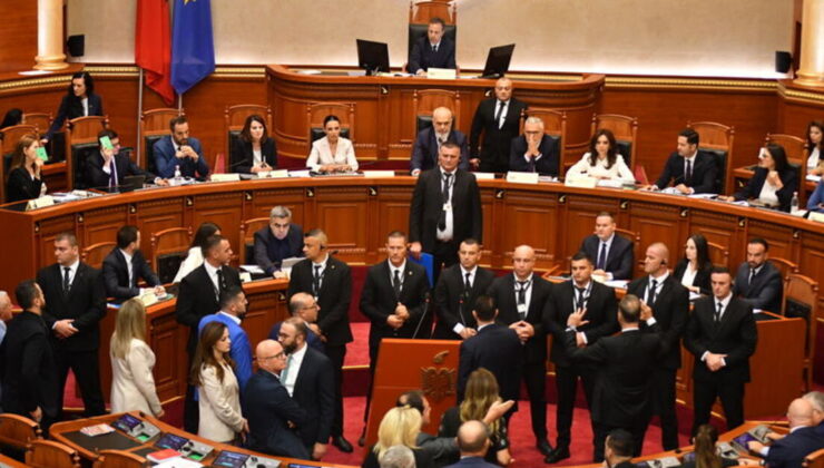 Arnavutluk’ta genel seçimden 130 gün sonra yeni hükümet kuruldu