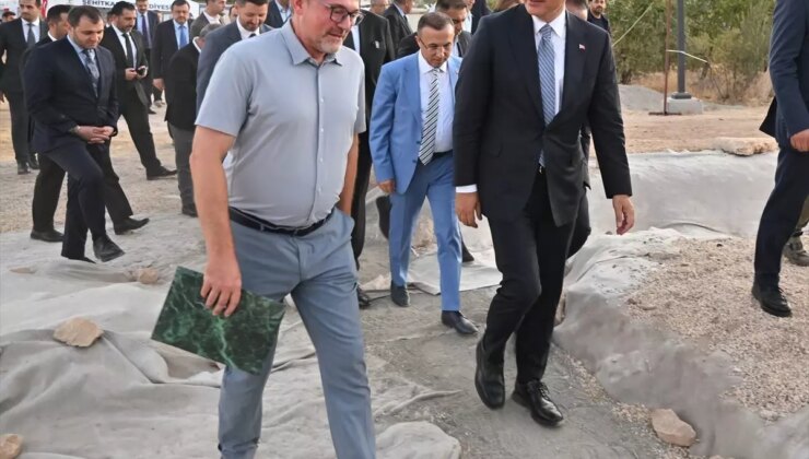 Bakan Ersoy Dülük Antik Kenti’ni Ziyaret Etti