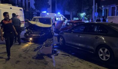 Burdur’da zincirleme kaza: 1 ölü, 4 yaralı