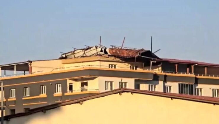 Gaziantep’te Fırtına, Depremde Hasar Gören Binanın Çatısını Uçurdu