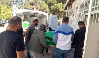 Gaziantep’te park halindeki tıra çarpan otomobildeki 3 kardeşten 2’si öldü