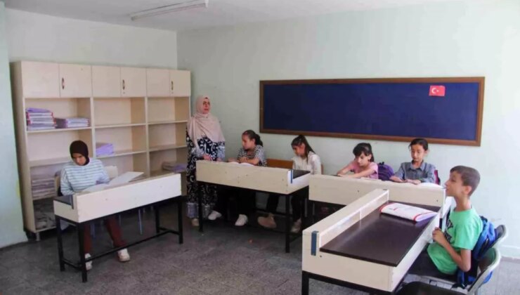 Görme Engelli Öğretmen Gülcan Kurtoğlu, Öğrencilerinin Geleceğini Aydınlatıyor