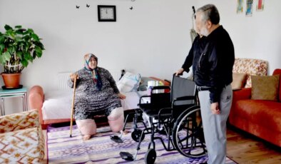 Lenfödem Hastası Emine Güler’e Tekerlekli Sandalye Hediye Edildi