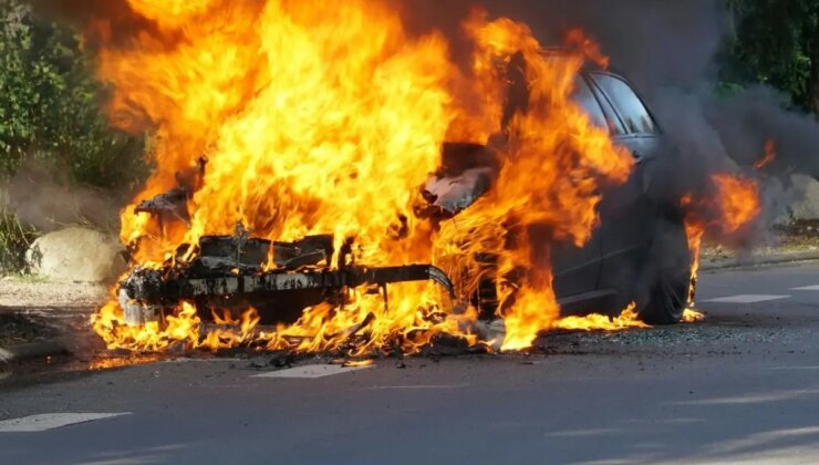 Otomobil devi durduğu yerde alev alan araçlar için harekete geçti! Binlercesini geri çağırdılar