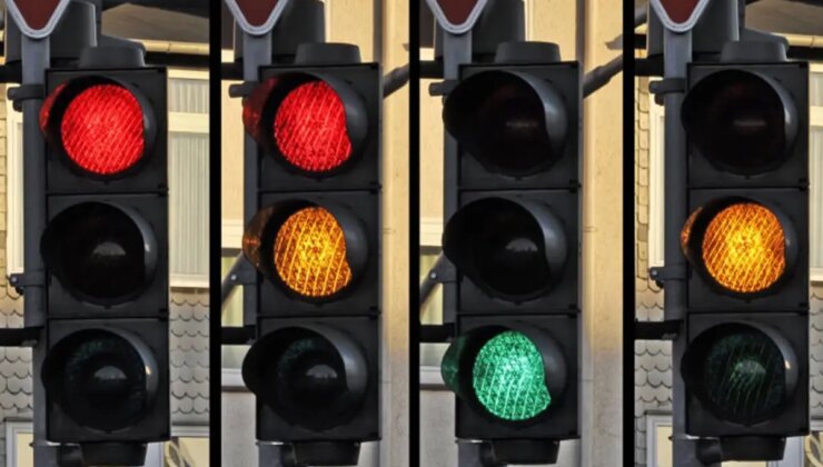 Trafik ışıkları kökünden değişiyor, yeni dijital ekranlar ekleniyor