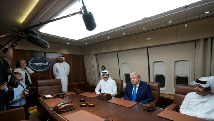 ABD Başkanı Trump, Doha’da yakıt molası sırasında Katar Emiri Al Sani ile görüştü