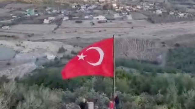 Gaziantep’te 1100 rakıma tırmanıp, Türk bayrağını dalgalandırdılar
