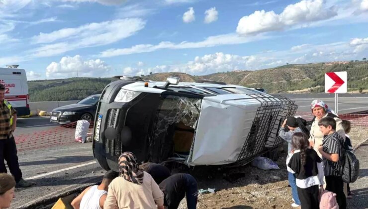 Osmaniye’de Yolcu Minibüsü Şarampole Devrildi: 13 Yaralı