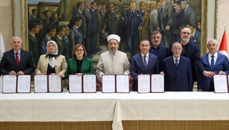 Türkiye’de 250 Bin Resmi Hafız Bulunuyor