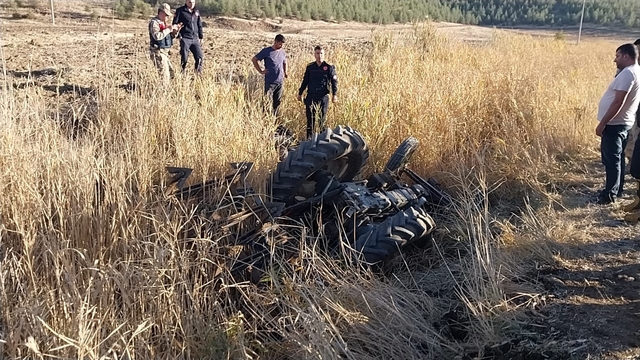 Gaziantep’te devrilen traktörün altında kalan sürücü öldü