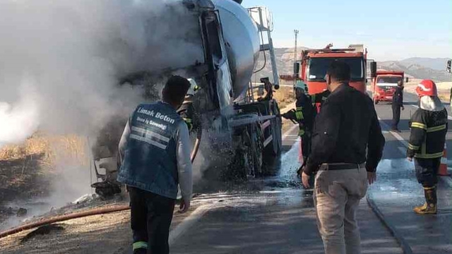 Gaziantep’te seyir halindeki beton mikserinde çıkan yangın söndürüldü