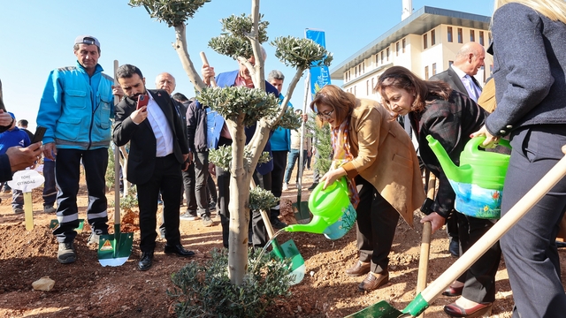 Gaziantep’te “Yeşil Şehirler, Huzurlu Nesiller” sloganıyla fidan dikimi yapıldı