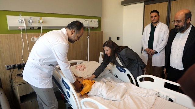 Hamza bebek ameliyatla ilk kez duydu