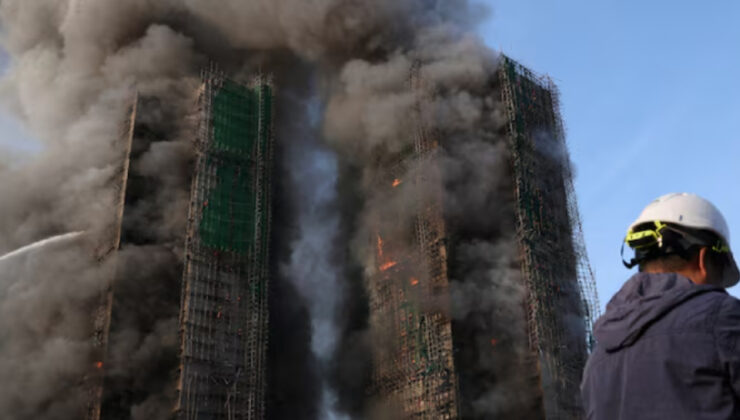 Hong Kong’da yangın faciası: 2 bin daireli site yanıyor