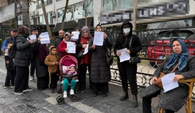 Birikimlerini emanet ettikleri kuyumcunun evinin önünde eylem yaptılar