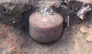 Ev değil gizli bir banka! Arkeolojik kazılarda 90 kilo para bulundu