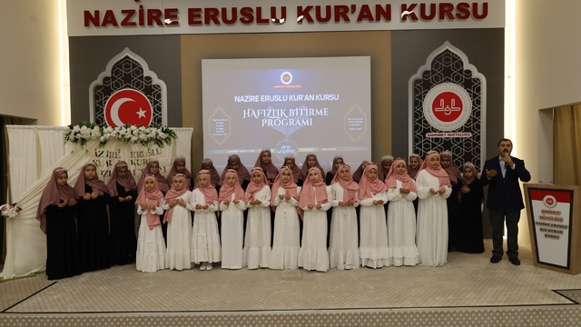 Gaziantep’te 16 öğrenci icazet merasiminde hafızlık belgelerini aldı