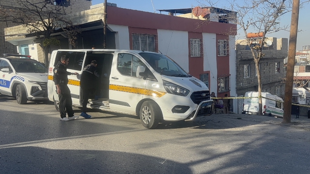 Gaziantep’te eski koca dehşeti: Boşandığı eşini bıçakla öldürdükten sonra kendisini ağır yaraladı