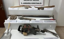 Gaziantep’te kaçak kazı yapan 4 şahsı jandarma suçüstü yakaladı