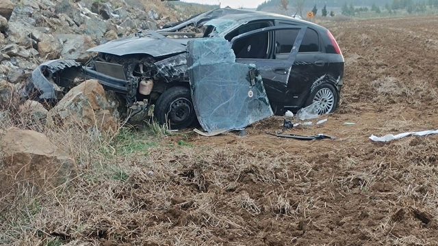 Nurdağı’nda devrilen otomobilin sürücüsü yaralandı