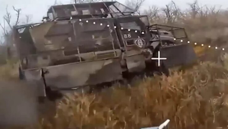 Rus İHA’larının saldırısı kamerada: ABD yapımı zırhlı aracı imha ettiler