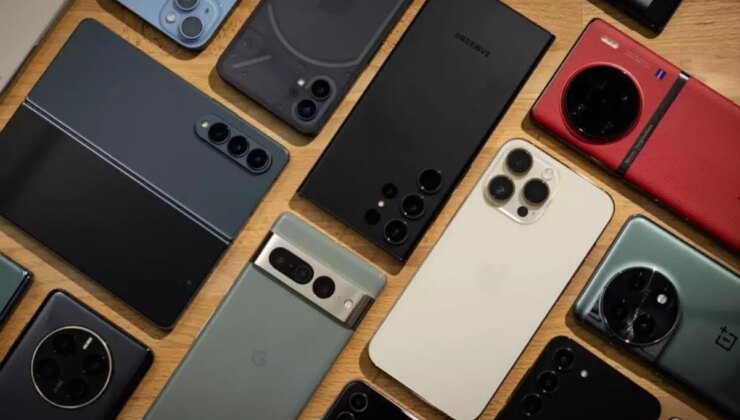 Şarj olmayan telefonu için açmadan böyle tamir etti