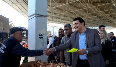 Yılmaz, pazarda vatandaş ve esnafla buluştu