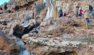 2 yıl aradan sonra akmaya başladı, bölge halkı havalara uçtu