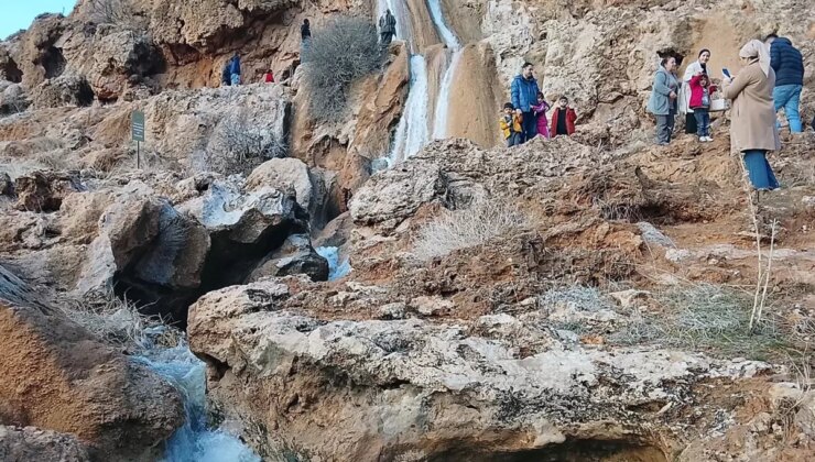 2 yıl aradan sonra akmaya başladı, bölge halkı havalara uçtu