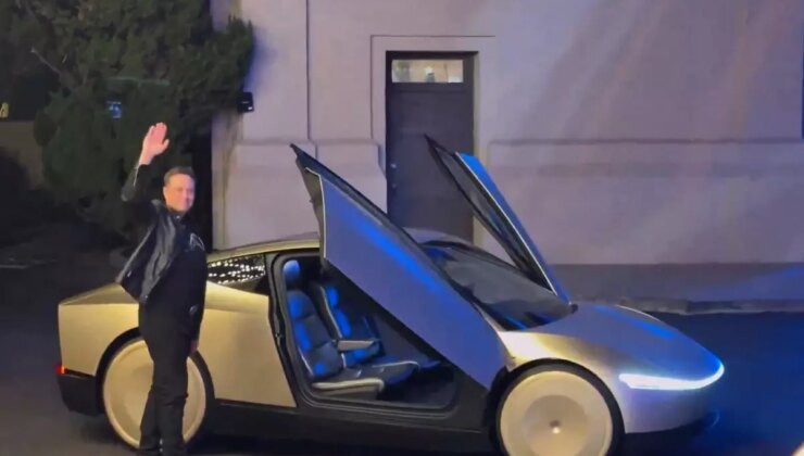 Elon Musk geleceğin otomobilinde görüntülendi