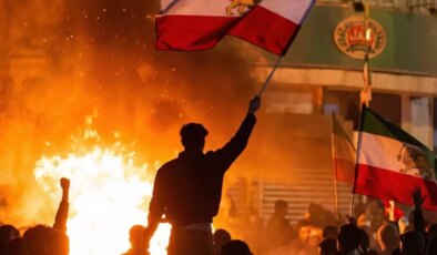 İran’da tansiyon düşüyor mu? Peş peşe iki hamle geldi