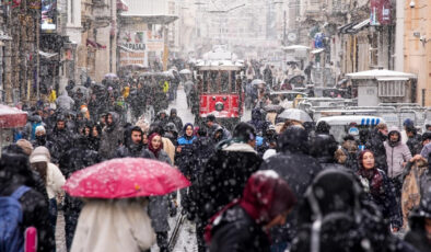 İstanbul Valiliğinden hafta sonu için karla karışık yağmur ve kar yağışı uyarısı