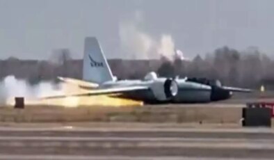 NASA araştırma uçağı alev alarak gövde üzerine iniş yaptı