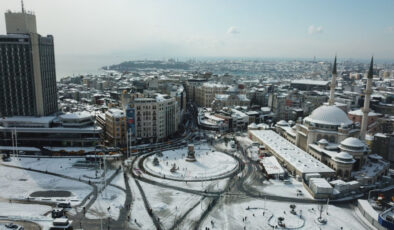 Balkanlardan yaklaşıyor! Sıcaklık düşüyor! İstanbul’a kar geliyor mu?