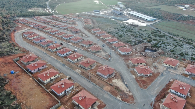 Depremzedeler: “Devlet bize ev değil villa yaptı”