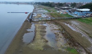 Fabrikaların tonlarca su çektiği İznik Gölü 200 metre çekildi