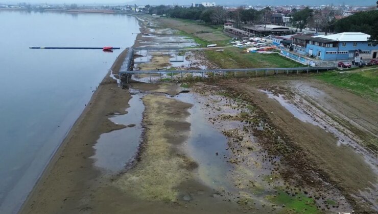 Fabrikaların tonlarca su çektiği İznik Gölü 200 metre çekildi
