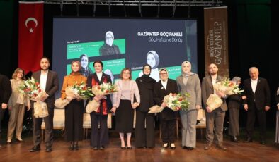 Gaziantep Büyükşehir’in ev sahipliğinde “Yeşil Otobüs” belgeselinin ilk gösterimi yapıldı”Göç, hafıza ve dönüş” paneliyle göç olgusu tüm yönleriyle ele alındı