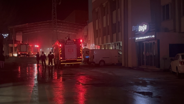 Gaziantep’te makarna fabrikasında yangınYangın, itfaiye ekiplerinin 3 saatlik müdahalesiyle kontrol altına alındı