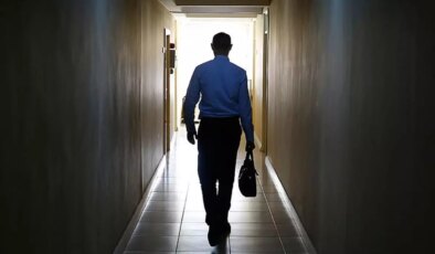 Yapay zeka depremi! Dev şirket çalışanlarının yarısını işten çıkarıyor