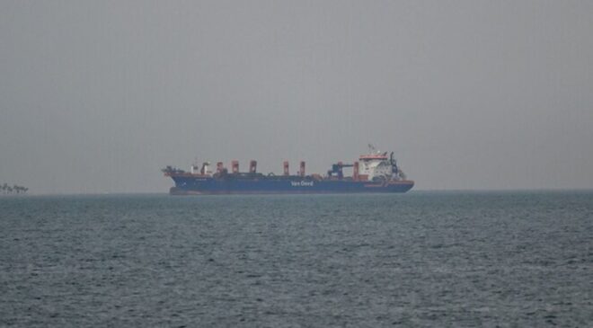 Dünya rahat nefes aldı! Hürmüz Boğazı’ndan ilk gemiler peş peşe geçti