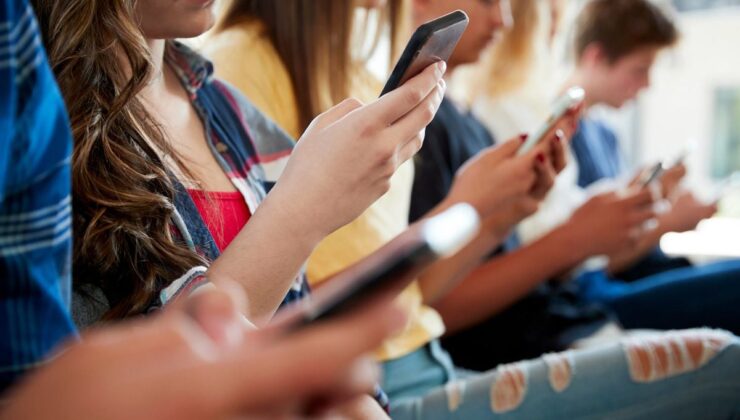 Fransa’da tüm öğrenciler ayakta! Kişisel verileri internete sızdı